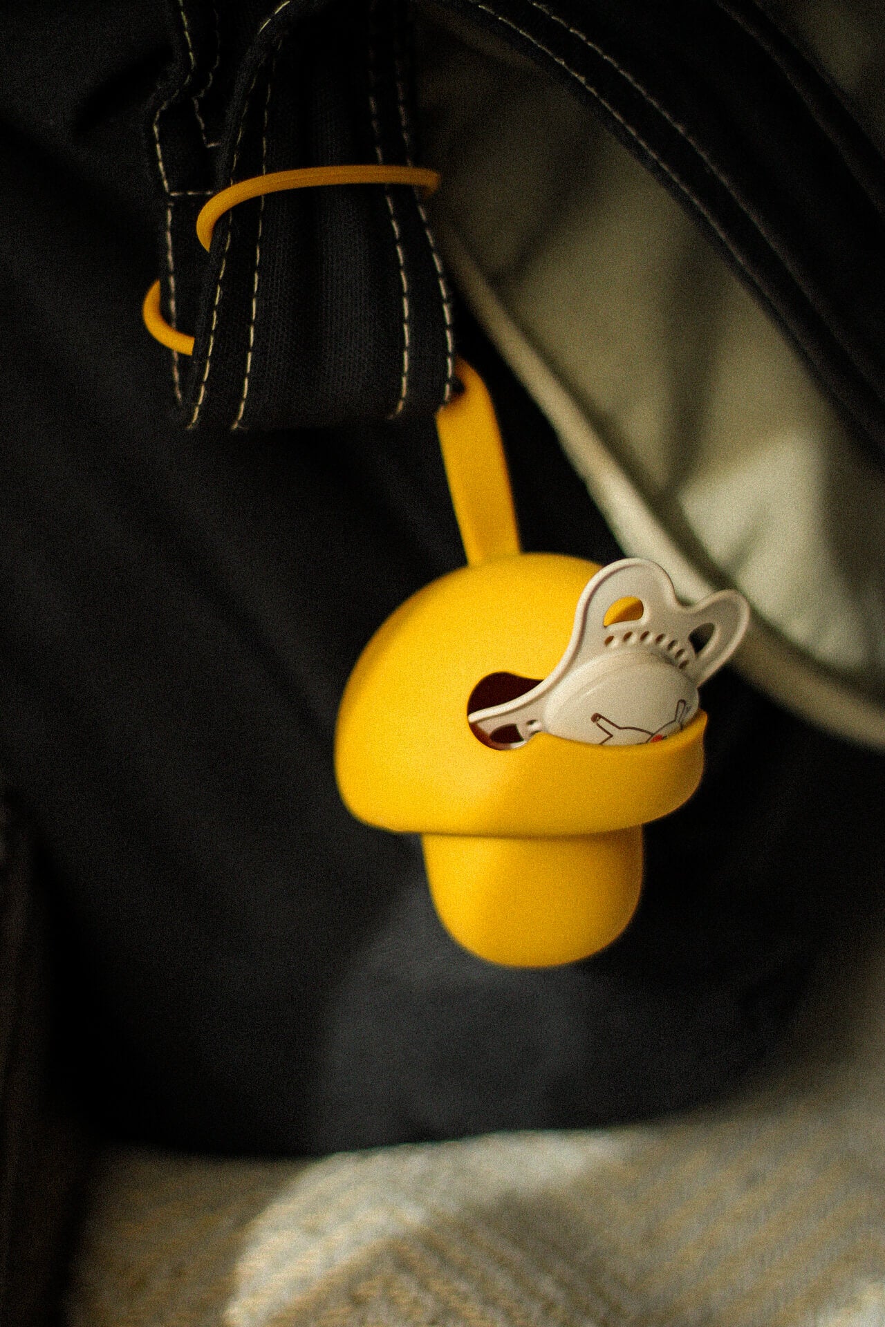 Pilz Schnuller Tasche OCKER GELB