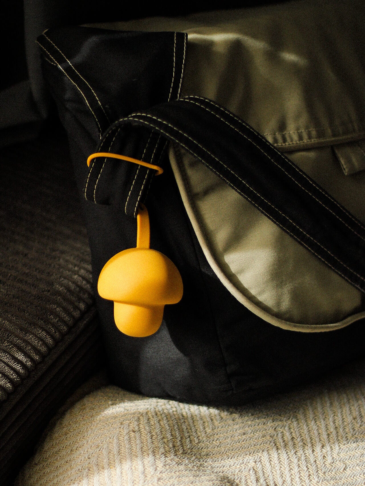 Pilz Schnuller Tasche OCKER GELB