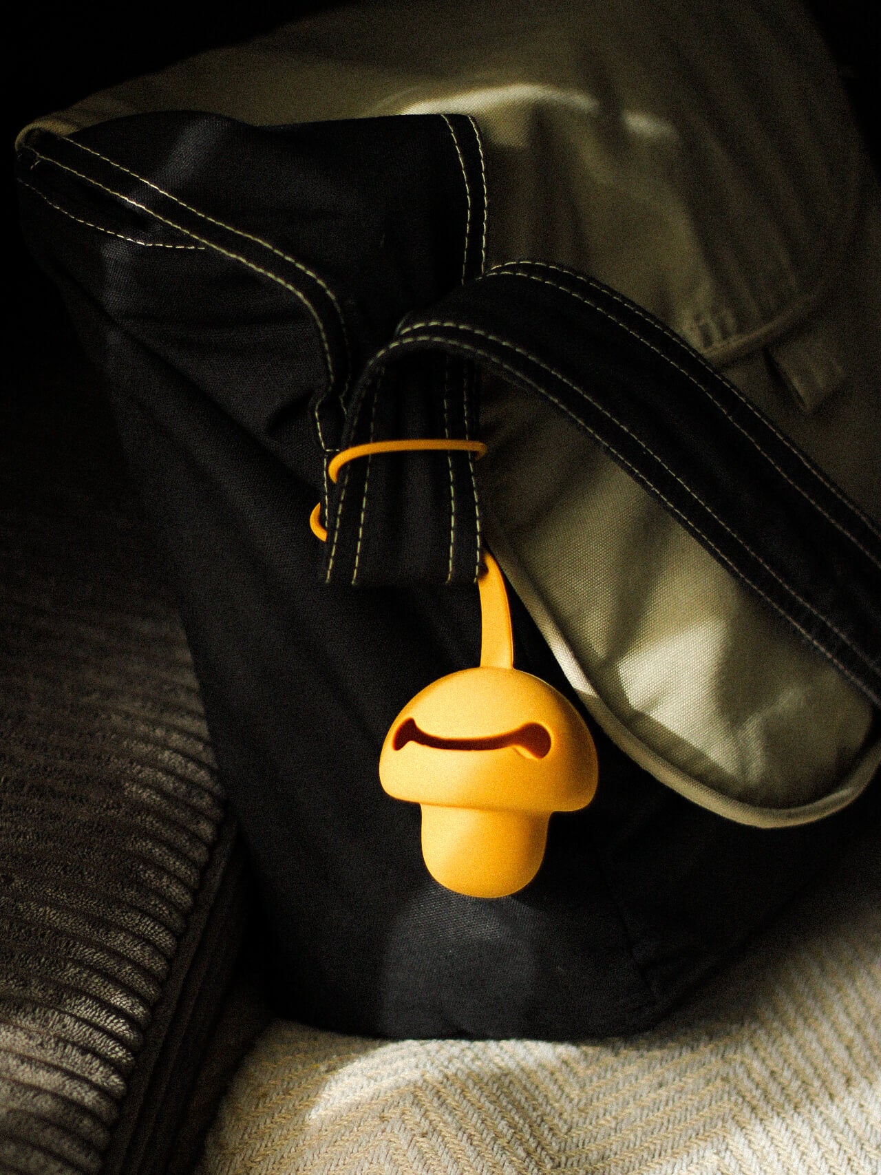 Pilz Schnuller Tasche OCKER GELB